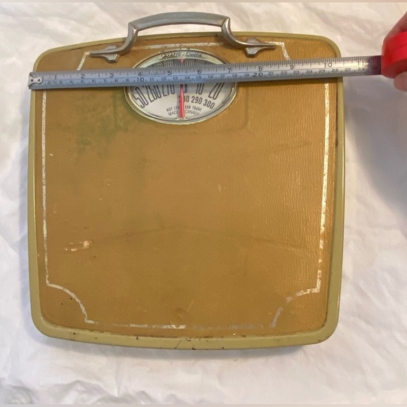 3/55$ VINTAGE Health queen yellow GOLD TONE METAL/VINYL BATHROOM SCALE - Picture 8 of 9